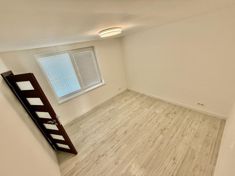 EG Zimmer mit begehbaren Wandschrank