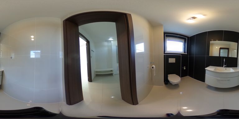 OG Bad mit Wanne & WC