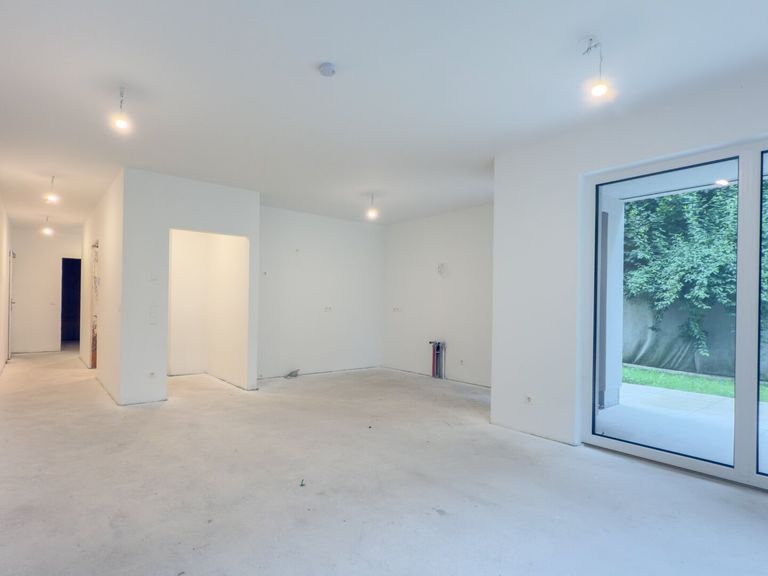 Küche mit Abstellraum