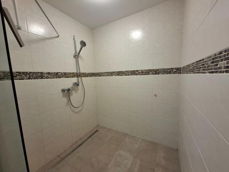 große Dusche