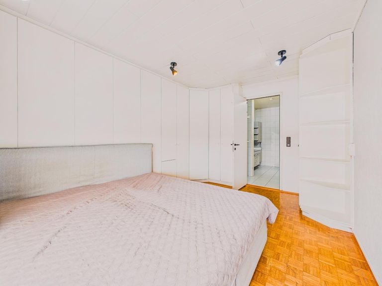 Schlafzimmer 1