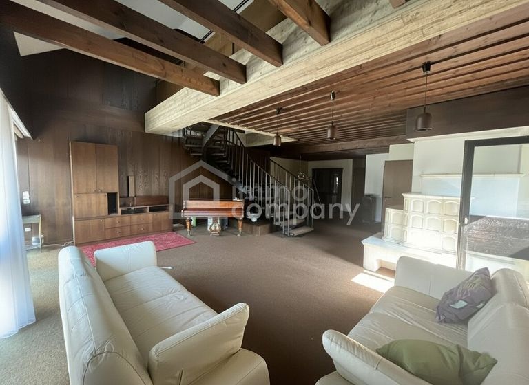 Wohnzimmer mit Kachelofen