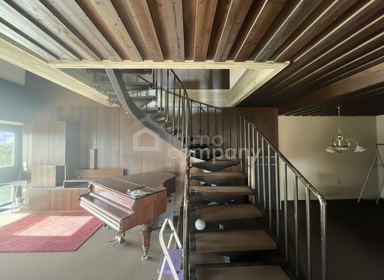 Wohnzimmer mit Klavier