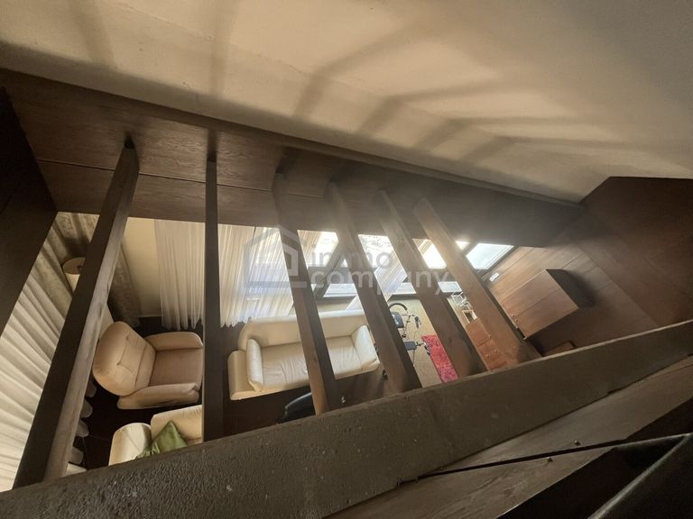 Blick in das Wohnzimmer von der Galerie