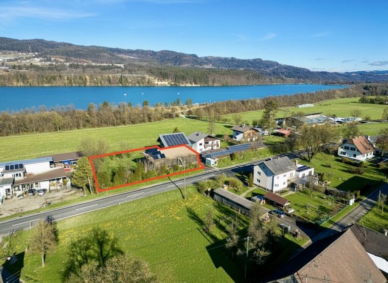 Luftbild mit eingezeichnetem Grundstück