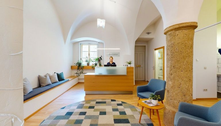 Ausstattungsbeispiel Eingangsbereich/Büro 1