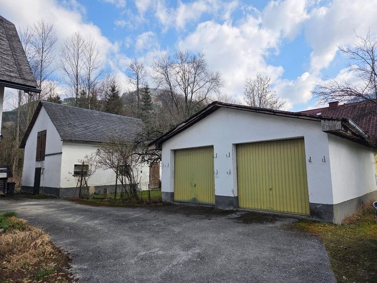 Garage und Nebengebäude