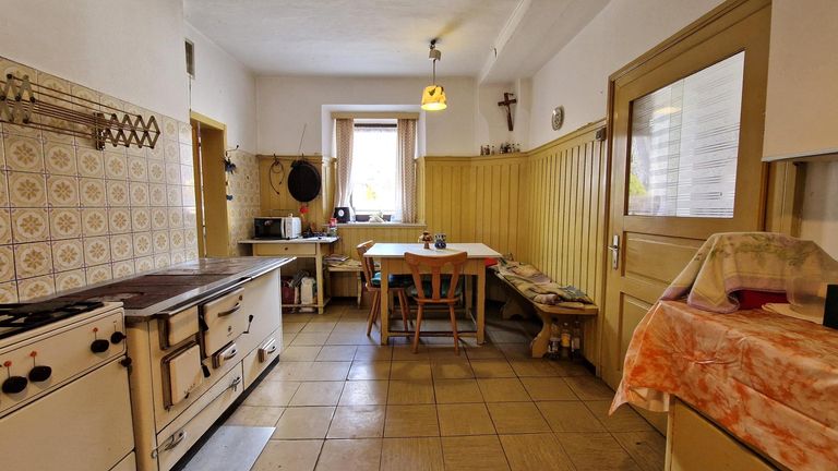 Küche mit Essbereich