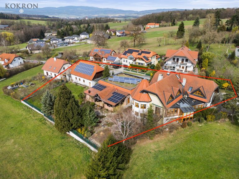 Das gesamte Anwesen aus Vogelperspektive