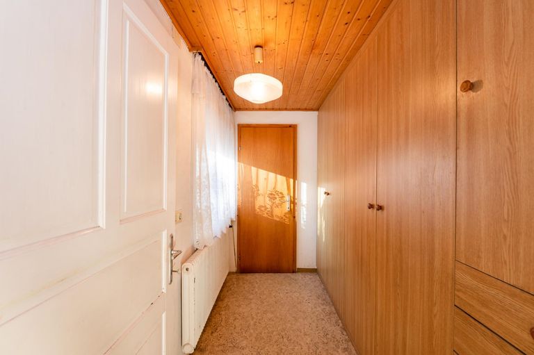 Flur mit Einbauschrank