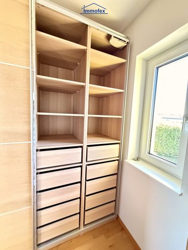 Schrankraum mit Tageslicht