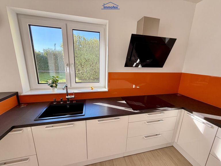 Küche mit Gartenblick