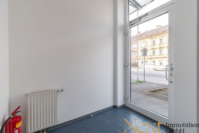 Straßenseitiger Eingang