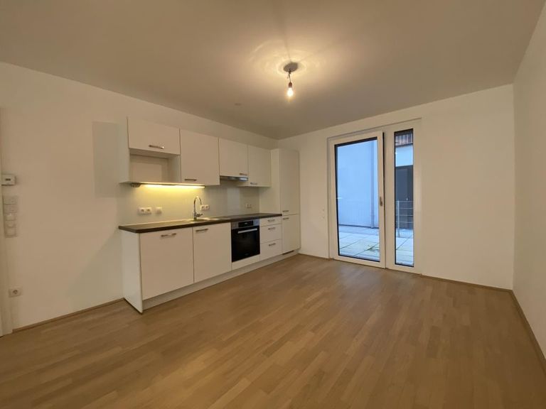 Küche und Ausgang zur Terrasse