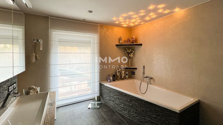 EG: Bad 1 - Eckbadewanne