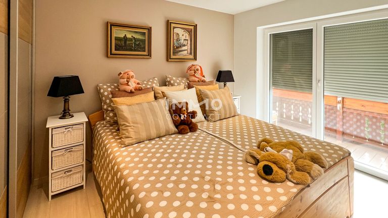 EG: Schlafzimmer 2 mit Balkonzugang