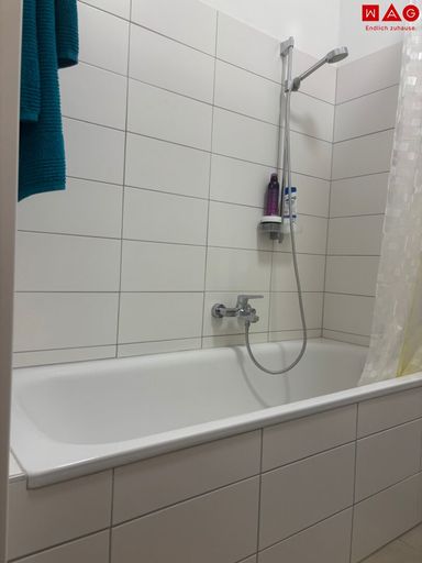 Bad mit Badewanne