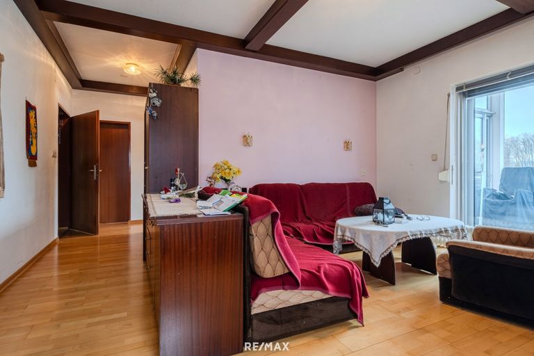 Wohnbereich mit Zugang zur Terrasse UG