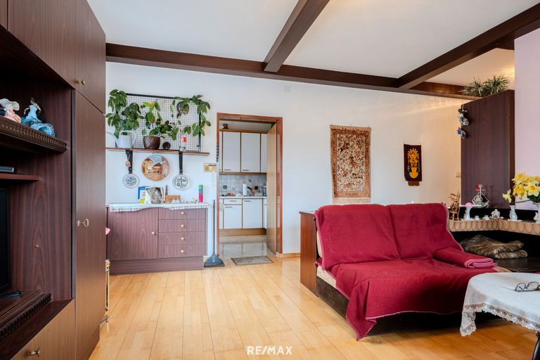 Wohnbereich mit Zugang zur Terrasse UG