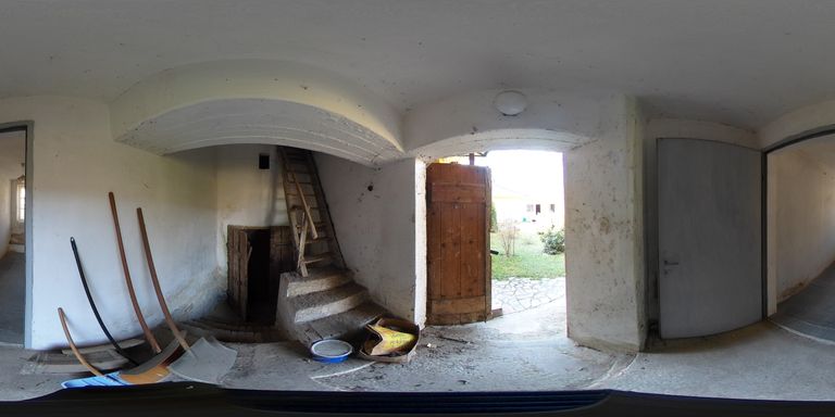 Erste WE - Keller- u Dachbodenzugang