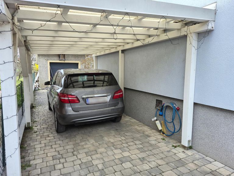 Carport (E-Auto Lademöglichkeit)