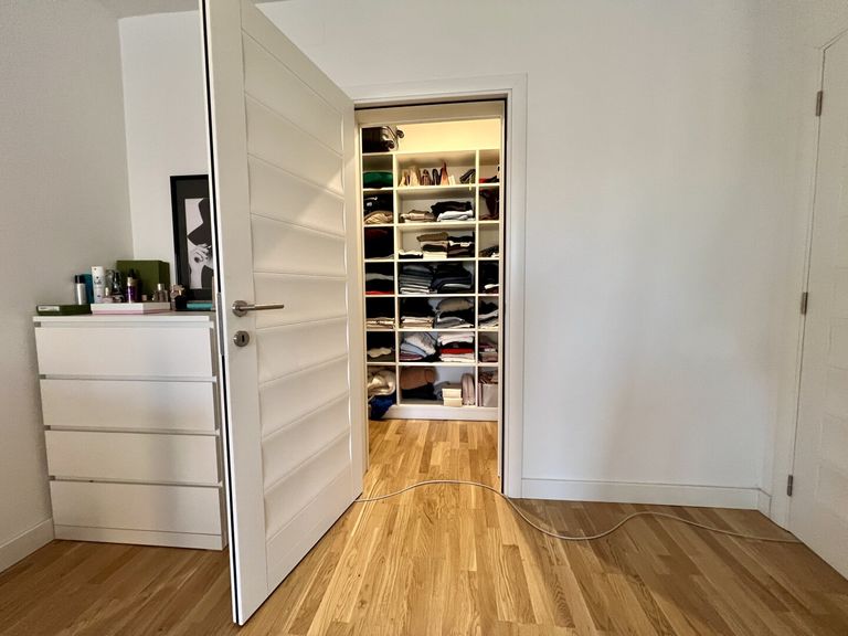 Schlafzimmer mit begehbare Garderobe