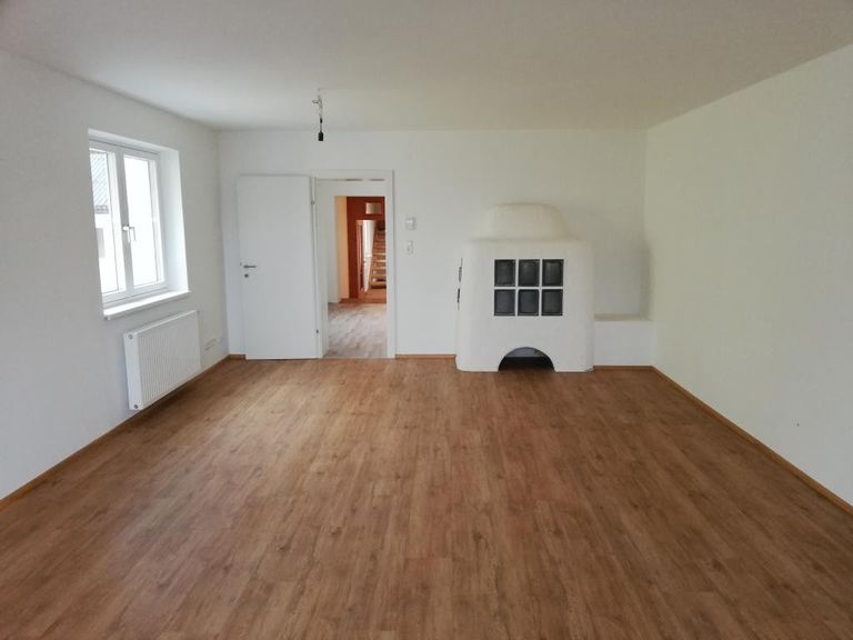 Wohnzimmer mit Kachelofen