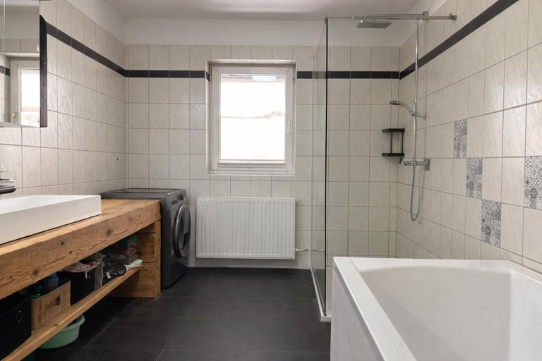 Badezimmer KI geräumt