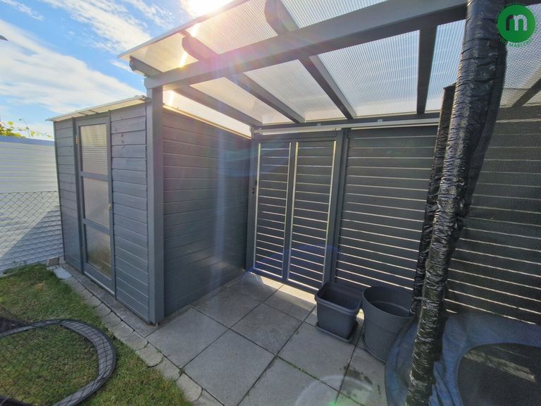 Gartenhäuschen mit Überdachung