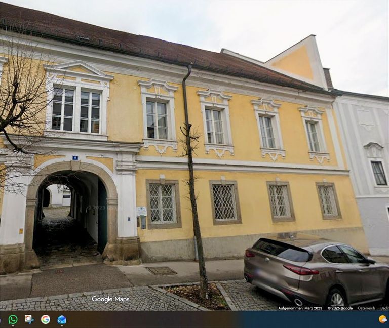 Gebäude Straßenseitig