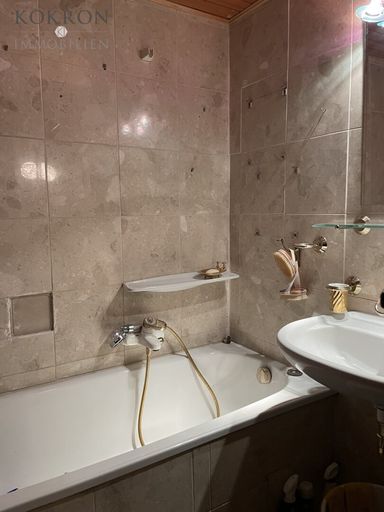 Badezimmer mit Wanne