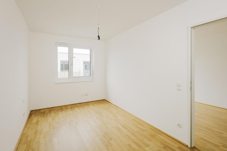 Zimmer/Bilder einer identen Wohnung im Haus