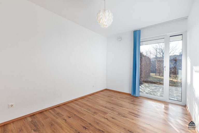 Schlafzimmer - Blick und Zugang zu Terrasse/Garten