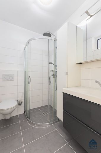 Bad (mit Dusche) / WC