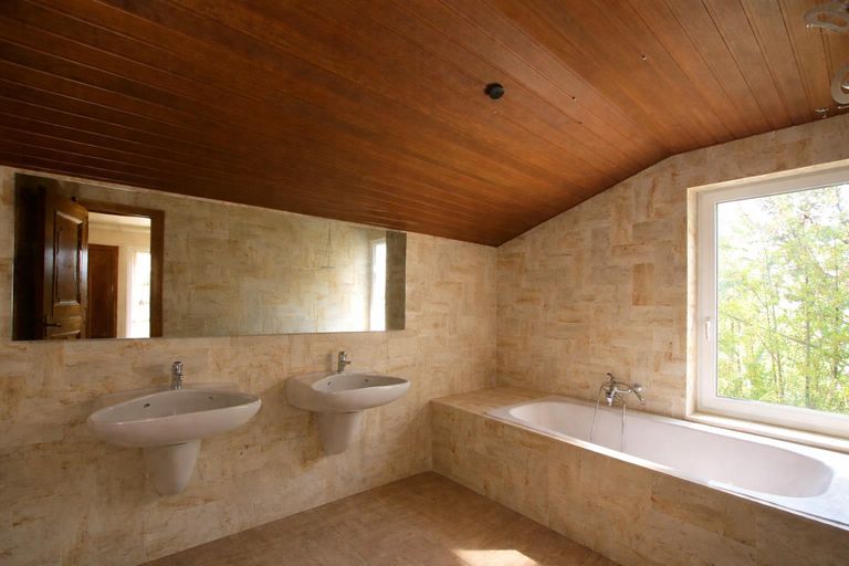 Badezimmer (virtuell eingerichtet)