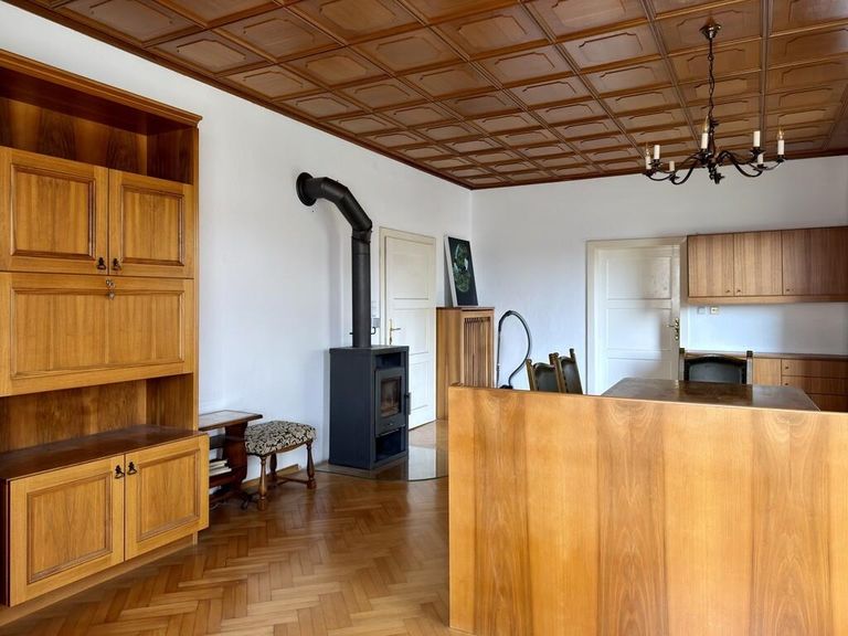 EC03D925-F148-4183-8D14-25E8AE35FA42_1_105_c