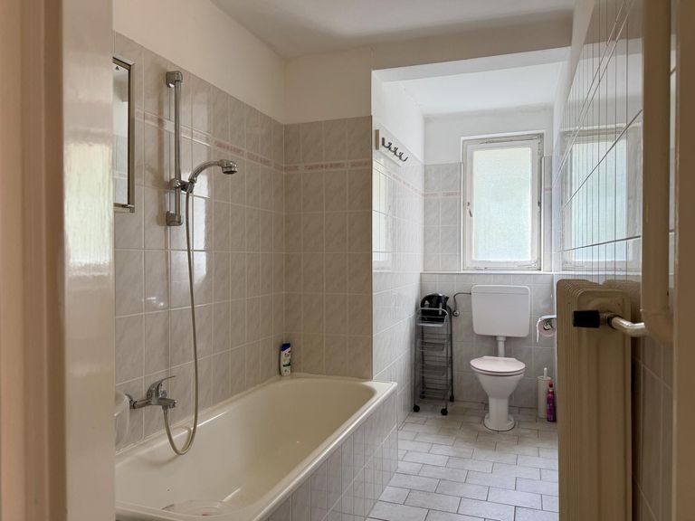 27538D85-19AB-48DC-A040-D269A3391022_1_201_a