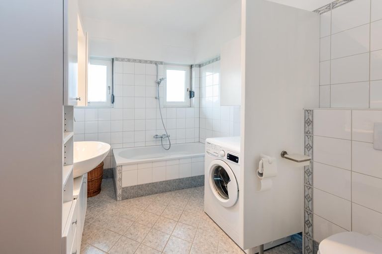 Badezimmer mit Wanne OG