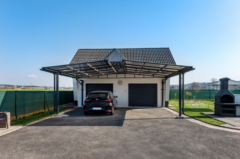 Garage und Flugdach