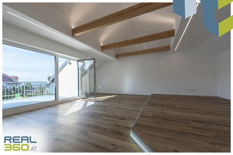 Wohnbereich mit indirekter Beleuchtung