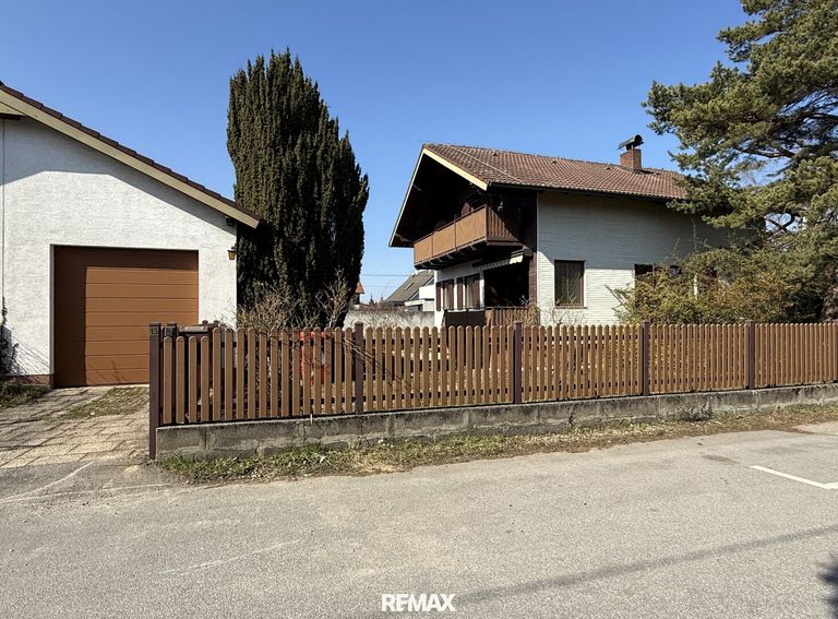 Garage und Haus