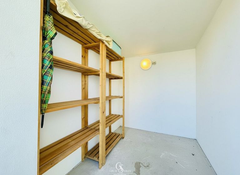 Zugehöriges Lagerabteil