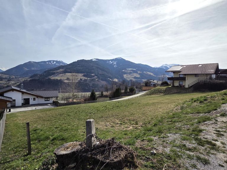 Grundstück