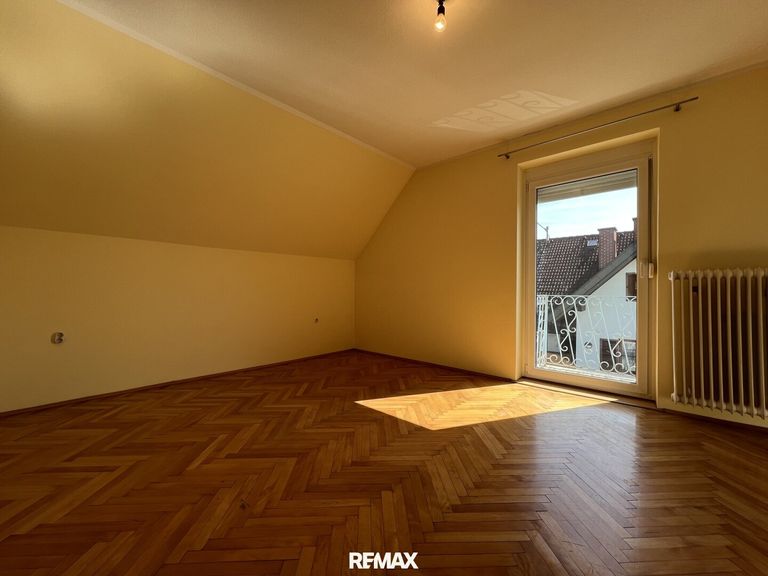 Zimmer mit Zugang Balkon OG