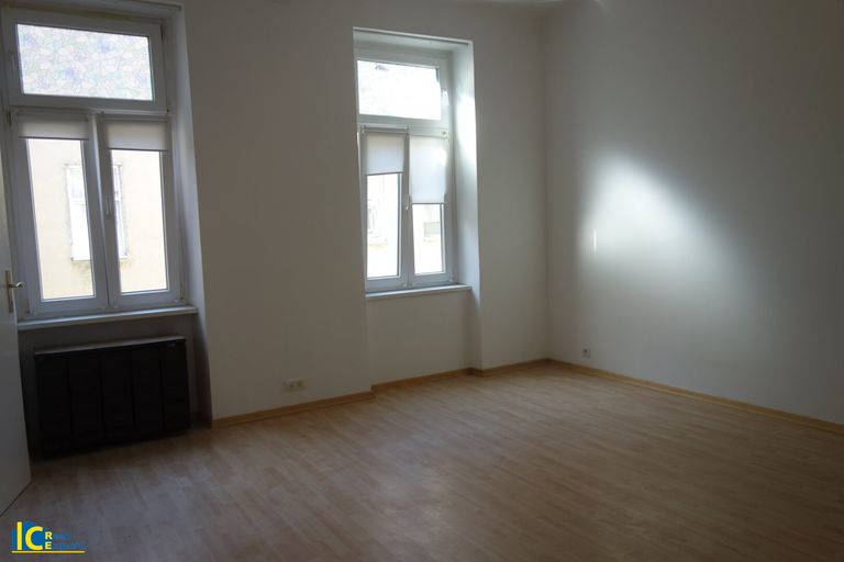 Großer Wohn-Schlafraum