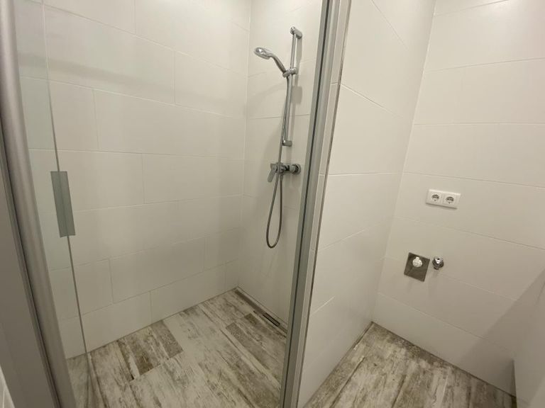 große Walk-In Dusche