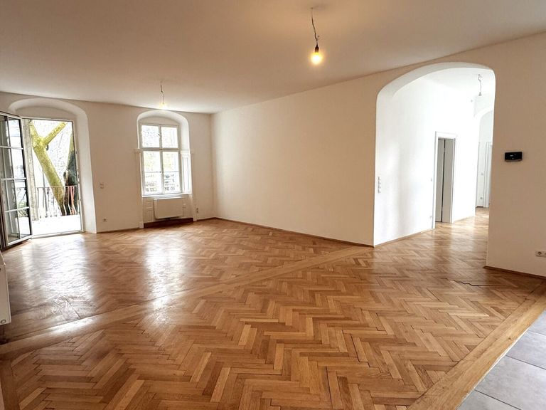 Blick vom Vorzimmer ins Wohnzimmer