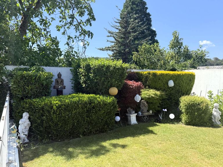 OG / BUDDHA-Statue im Dachgarten