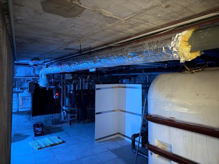 KG / Pooltechnik unter dem Pool