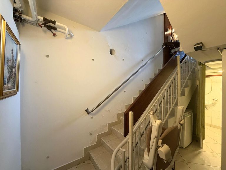 KG / barrierefreier Stiegenlift mit Stuhl / WC